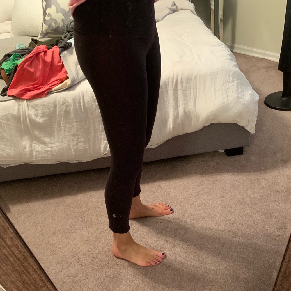 Lululemon Reversible Black / Magenta Cropped Pant